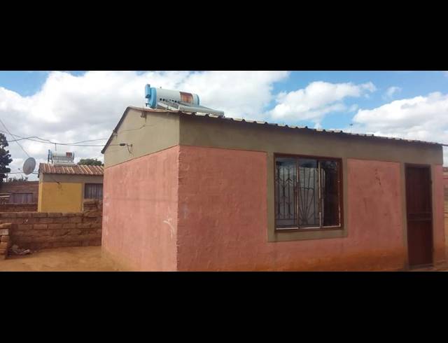 1 BEDROOM HOUSE FOR SALE IN MABOPANE UNIT M